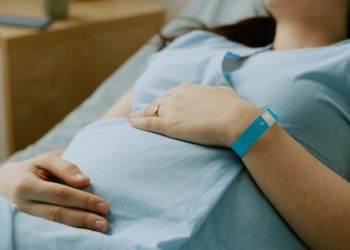 Emergenze ostetriche: in Sardegna più sicurezza per mamme e neonati grazie alla formazione degli operatori