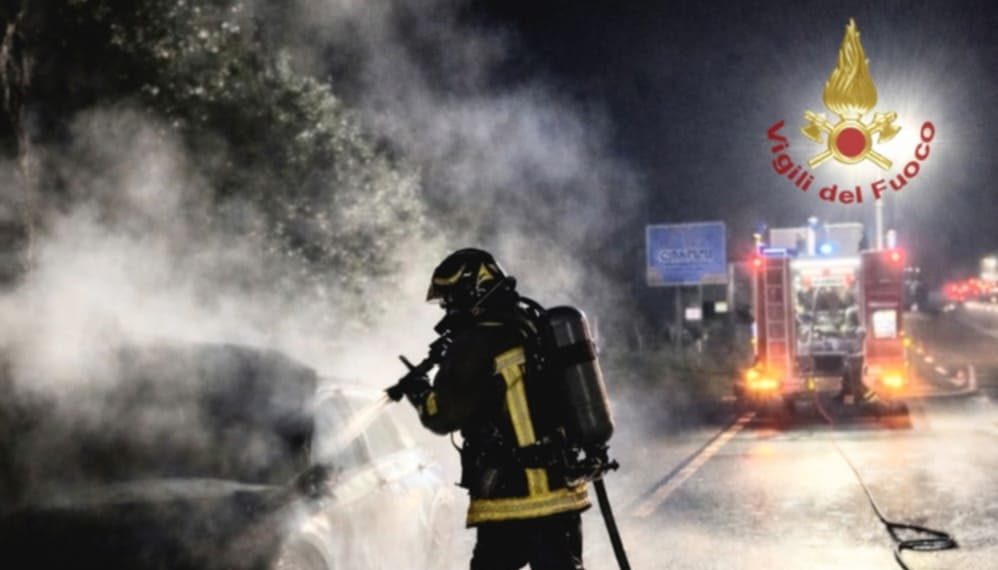 Paura a Sestu, auto prende fuoco mentre è in marcia
