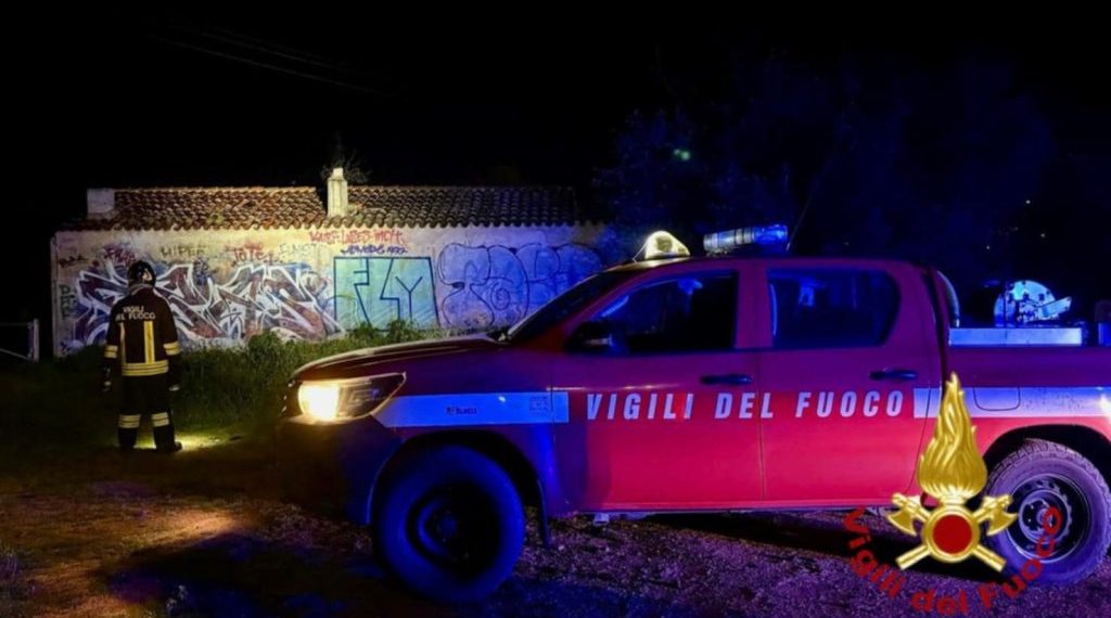 Paura a Olbia, in fiamme stabile occupato: due persone ferite