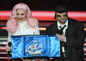Sanremo 2026, 65.6% di share per la serata delle cover