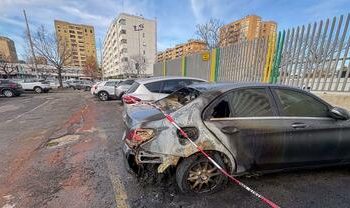Anarchici rivendicano incendio di auto della Guardia di Finanza davanti al commissariato di Nuovo Salario a Roma