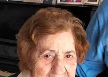 A Sanremo a 105 anni sul palco per cantare ’24mila baci’