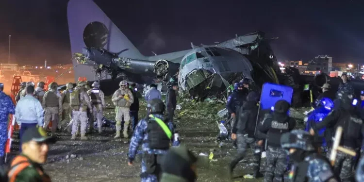 Aereo militare si schianta in Bolivia, almeno 20 i morti