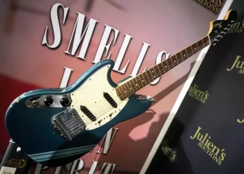 All’asta la chitarra di Kurt Cobain, ‘può valere fino a 5 milioni’