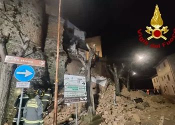 Crollata una porzione delle mura del castello di Fabro