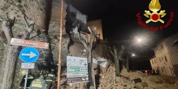 Crollata una porzione delle mura del castello di Fabro