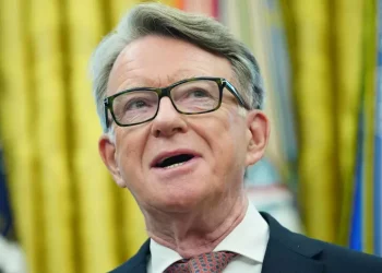Ex ambasciatore Mandelson arrestato in Gb per lo scandalo Epstein