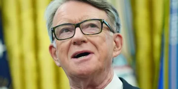 Ex ambasciatore Mandelson arrestato in Gb per lo scandalo Epstein