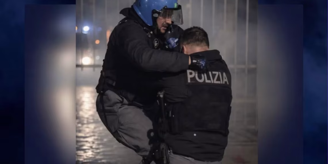 La foto simbolo degli scontri di Torino era modificata