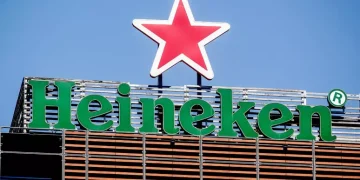 Heineken taglierà tra i 5.000 e i 6.000 posti di lavoro nei prossimi due anni
