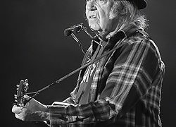 Neil Young, cancellato tutto il tour europeo