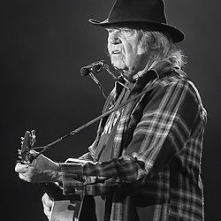 Neil Young, cancellato tutto il tour europeo