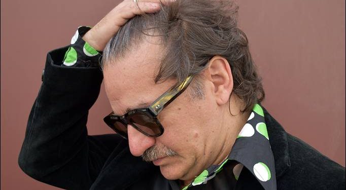 Peppe Voltarelli debutta con “Onda calabra, storia di una canzone”