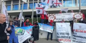 Sit-in comitati in viale Trento, ‘la Regione impugni il dl su transizione energetica’