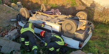 Elini, esce di strada con la sua auto e vola per 8 metri: un ragazzo in pericolo di vita