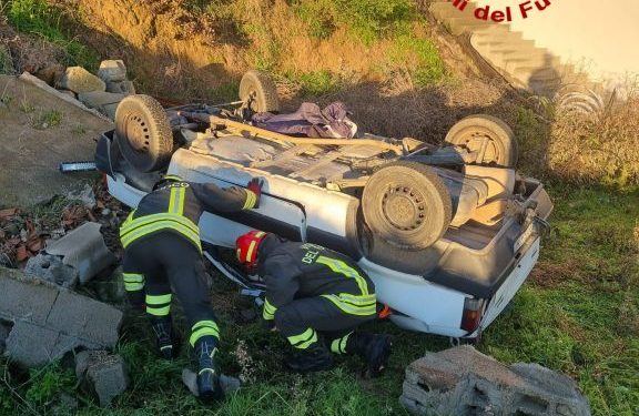 Elini, esce di strada con la sua auto e vola per 8 metri: un ragazzo in pericolo di vita