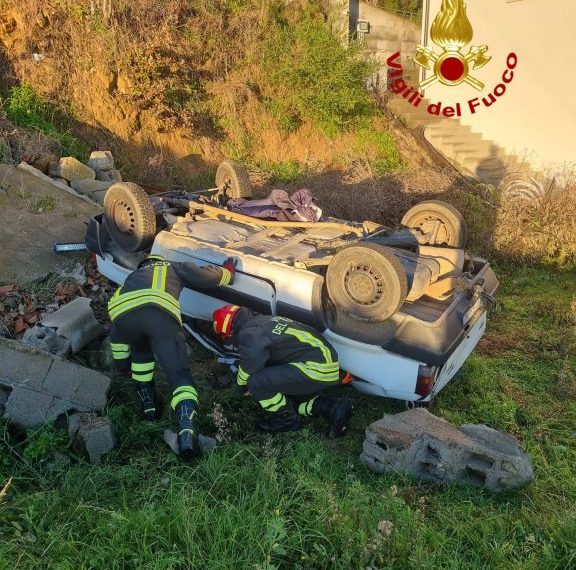 Elini, esce di strada con la sua auto e vola per 8 metri: un ragazzo in pericolo di vita