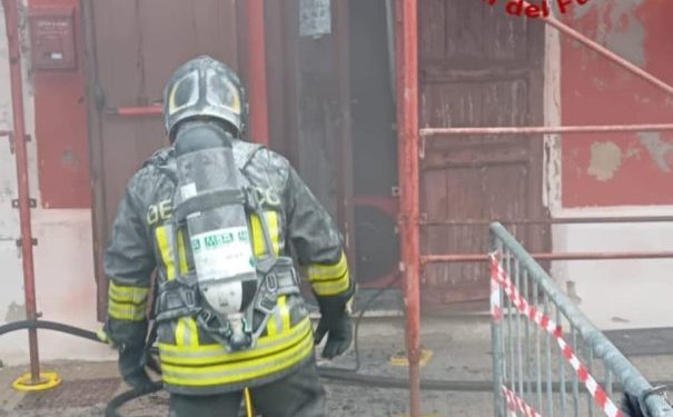 Sassari, in fiamme ristorante: in azione i Vigili del Fuoco