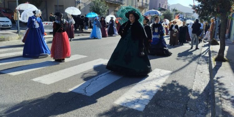 Grande successo del Carnevale di Teulada: a migliaia da tutta l’isola per l’evento del Sulcis