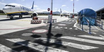 Scioperi trasporto aereo, Salvini sceglie la precettazione. I sindacati rinviano lo stop al 26 febbraio