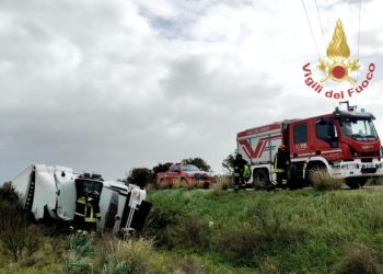 Grave incidente stradale a Uta, camionista in codice rosso