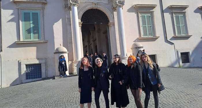 Conti, Pausini e i Big di Sanremo al Quirinale, ricevuti da Mattarella