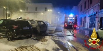 Paura a Sorso, incendiate tre auto in centro