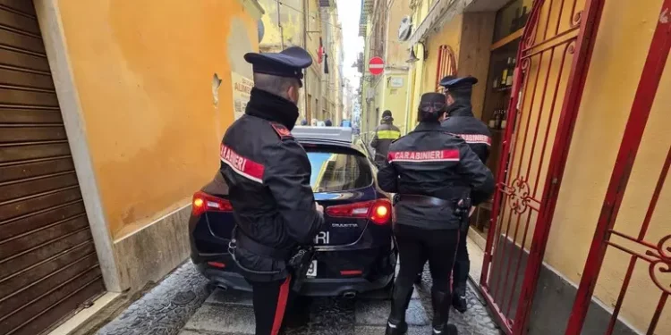 Allarme bomba a mano in un palazzo a Sassari ma ordigno è una replica inerte
