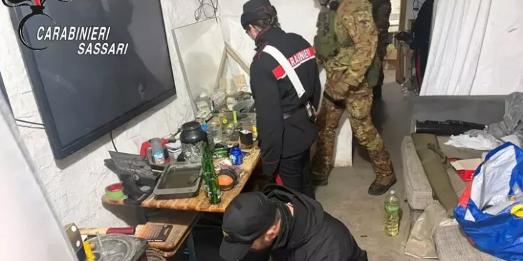 Un arsenale di armi, esplosivo e cocaina, un arresto nel Sassarese