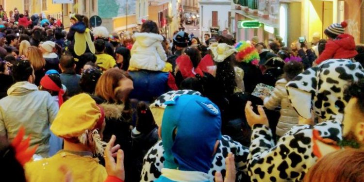Carnevale cagliaritano 2026: modifiche provvisorie al traffico per la sicurezza delle sfilate cittadine