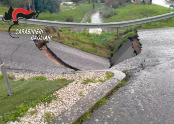 Maltempo in Sardegna, si apre voragine sulla strada a Gesico: chiuso accesso al paese