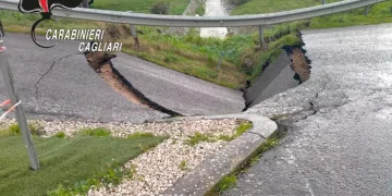 Maltempo in Sardegna, si apre voragine sulla strada a Gesico: chiuso accesso al paese