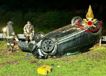 Grave incidente a Sarroch, rimane incastrato nelle lamiere dell’auto