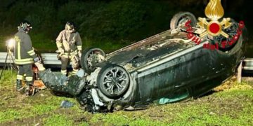 Grave incidente a Sarroch, rimane incastrato nelle lamiere dell’auto