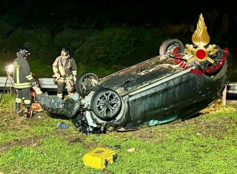 Grave incidente a Sarroch, rimane incastrato nelle lamiere dell’auto