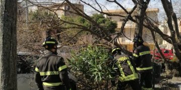 Ciclone sulla Sardegna, venti di burrasca e decine di interventi dei Vigili del Fuoco