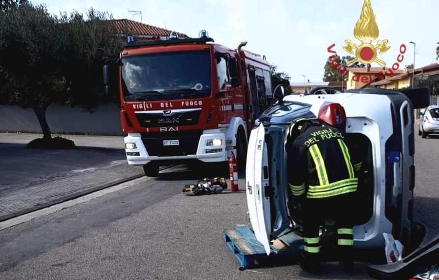Paura a Uta, si ribalta con l’auto: donna estratta dalle lamiere