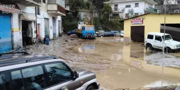 Esondati due fiumi nel cosentino, famiglie isolate