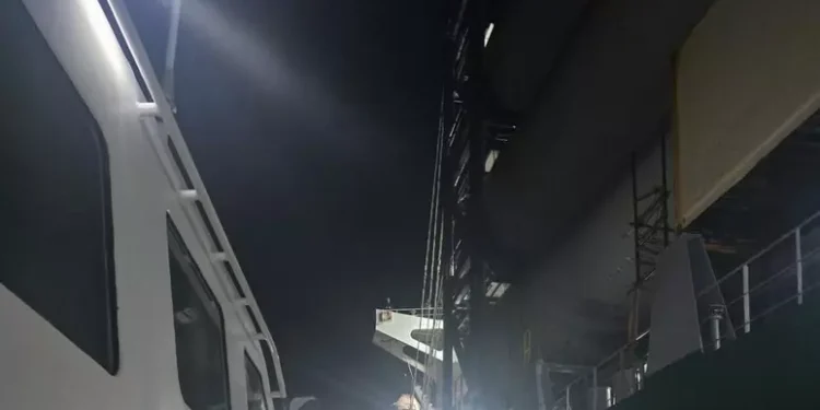 Malore su un mercantile, marittimo soccorso nelle acque nel nord Sardegna