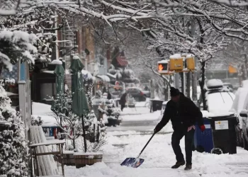 Tempesta di neve negli Usa, 5.000 voli cancellati e forti disagi
