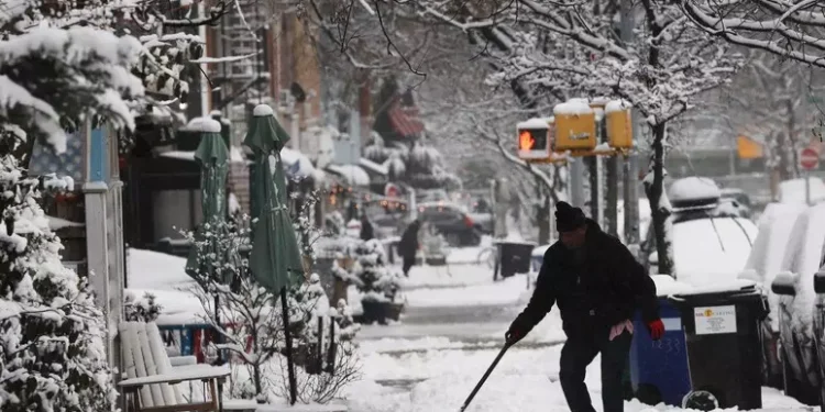 Tempesta di neve negli Usa, 5.000 voli cancellati e forti disagi
