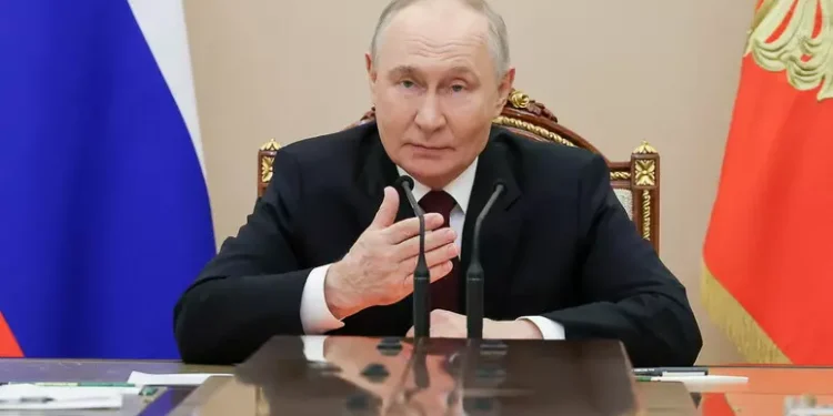 Putin, ‘la Russia continuerà a rafforzare le proprie forze armate”