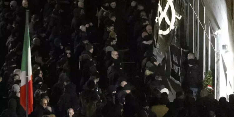 Saluto romano ad Acca Larentia, gup proscioglie 29 persone