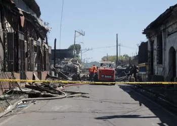 San Salvador, un incendio devasta il centro storico: 5 morti