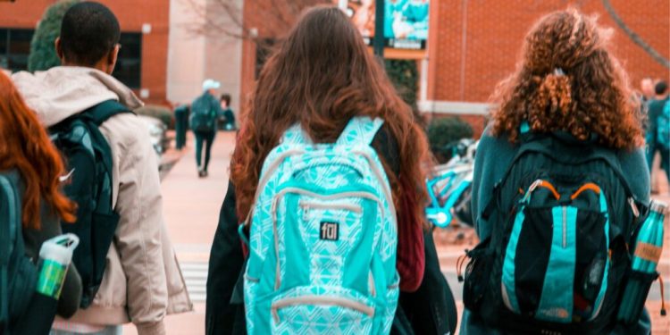 Dispositivi e videogiochi all’intervallo, a Bologna c’è una preside che dice ‘sì’