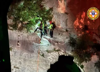 Tre escursionisti in difficoltà soccorsi a Baunei