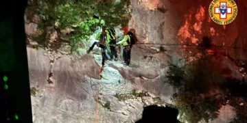 Tre escursionisti in difficoltà soccorsi a Baunei