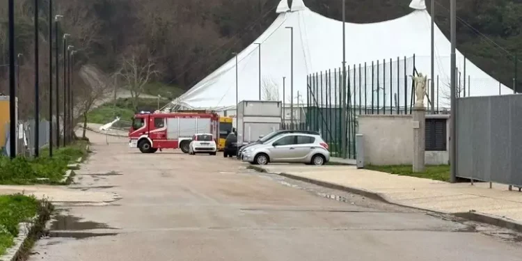 Maltempo, forte vento danneggia Parco tenda a Tempio, annullate sfilate carnevale