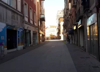 Cagliari, mille negozi chiusi in centro in 15 anni ma cresce il turismo