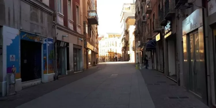 Cagliari, mille negozi chiusi in centro in 15 anni ma cresce il turismo